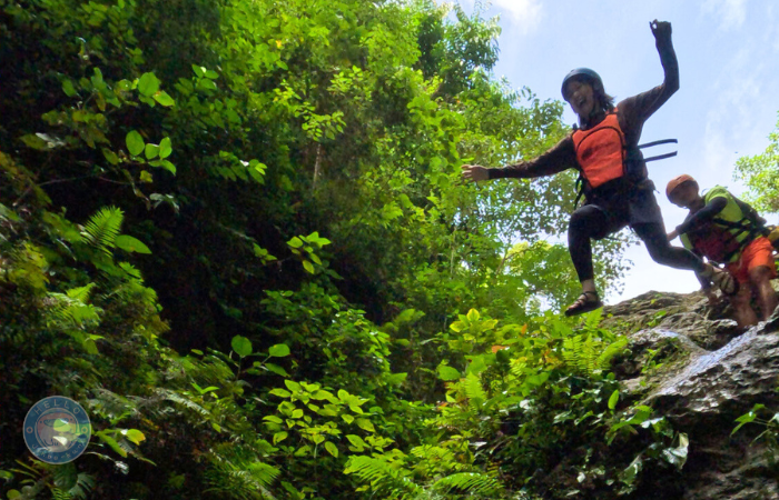 セブ島　カワサン滝　キャニオニング